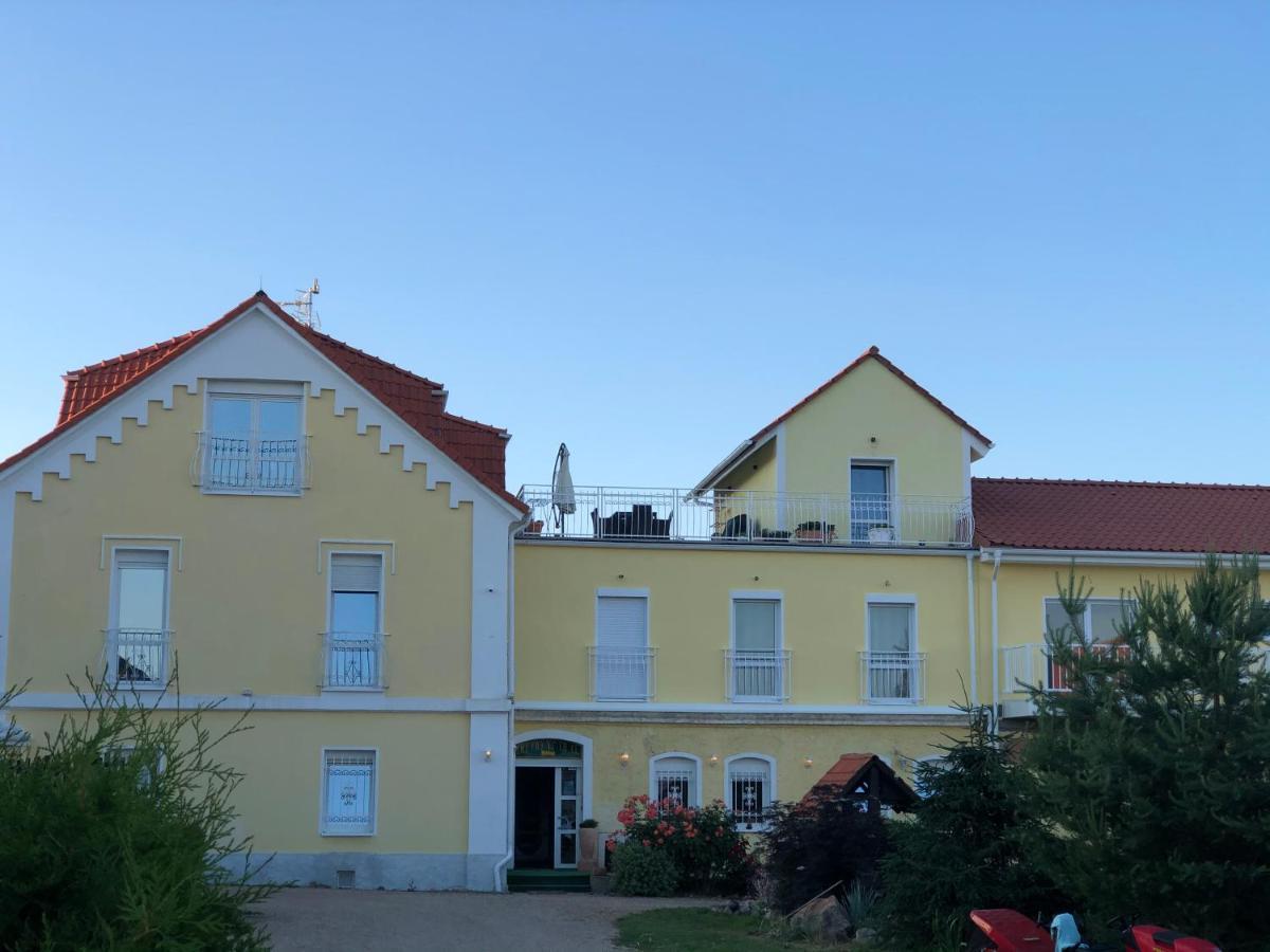 Holiday Centrum Žatec Εξωτερικό φωτογραφία