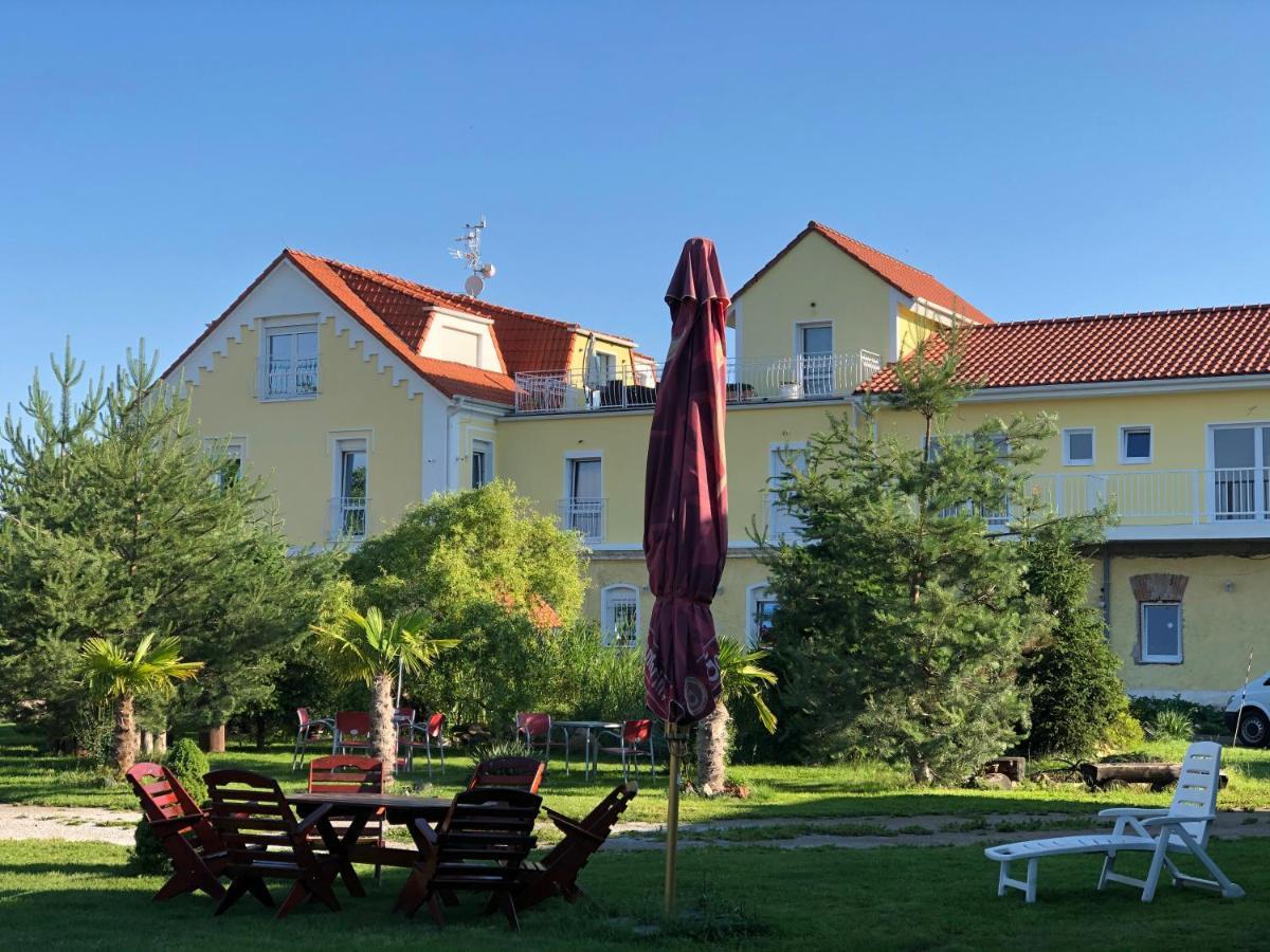 Holiday Centrum Žatec Εξωτερικό φωτογραφία