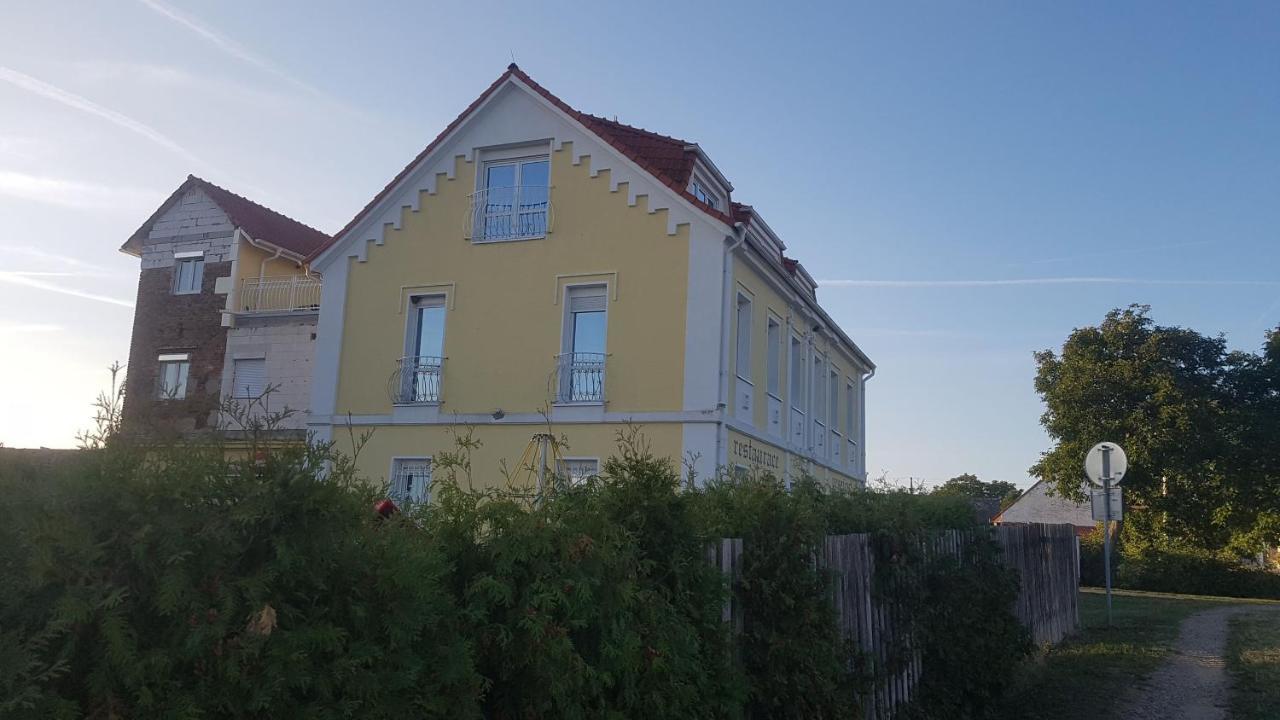 Holiday Centrum Žatec Εξωτερικό φωτογραφία