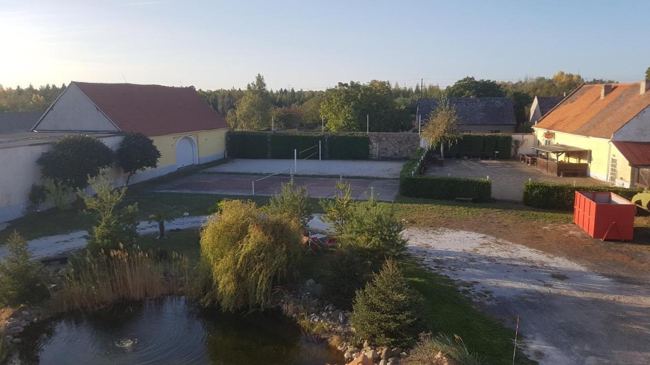 Holiday Centrum Žatec Εξωτερικό φωτογραφία